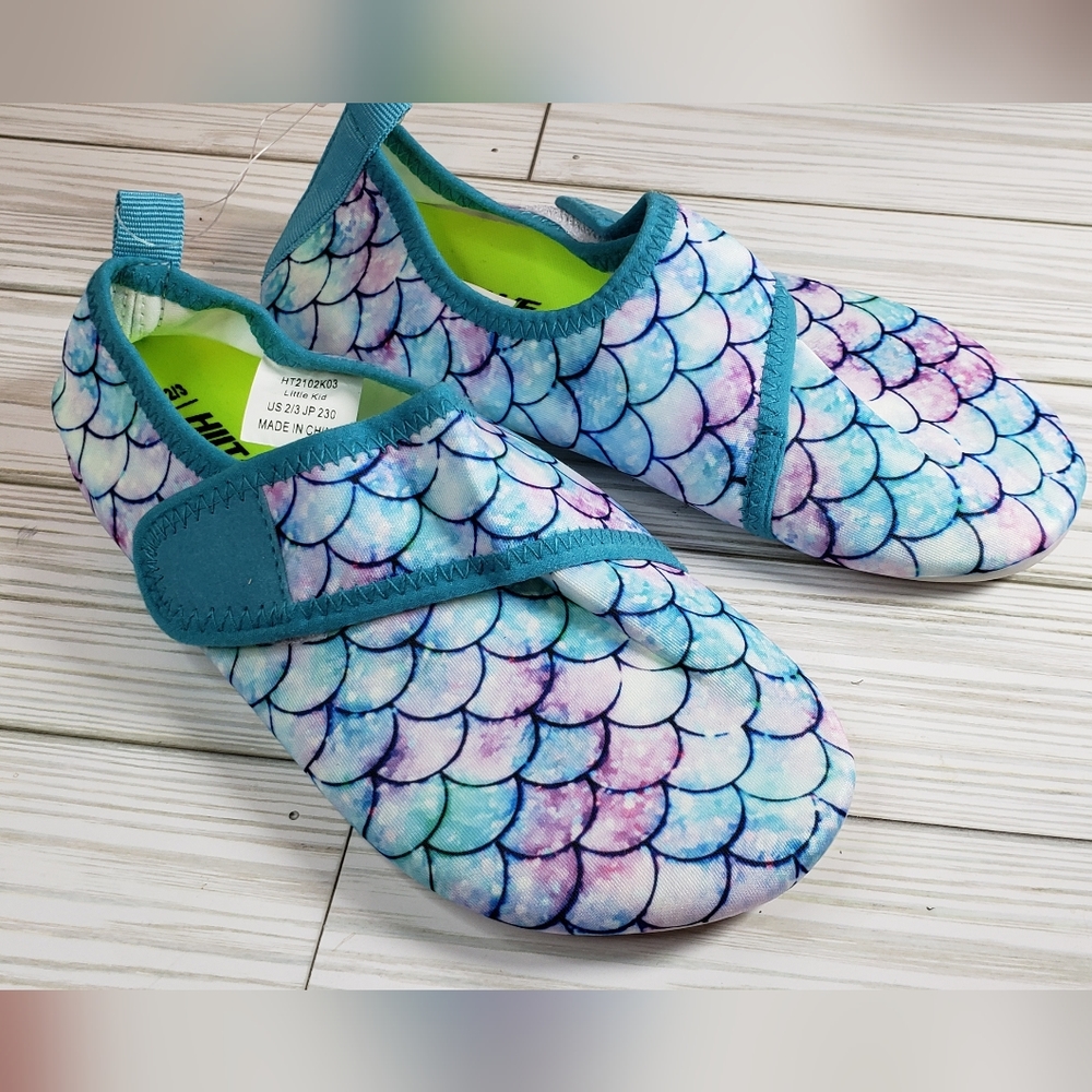 Hiitave kids swim shoes size 2/3. New without tags.